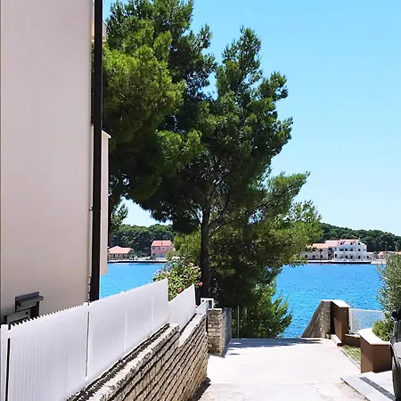 Belak Brodarica (Sibenik-Knin)