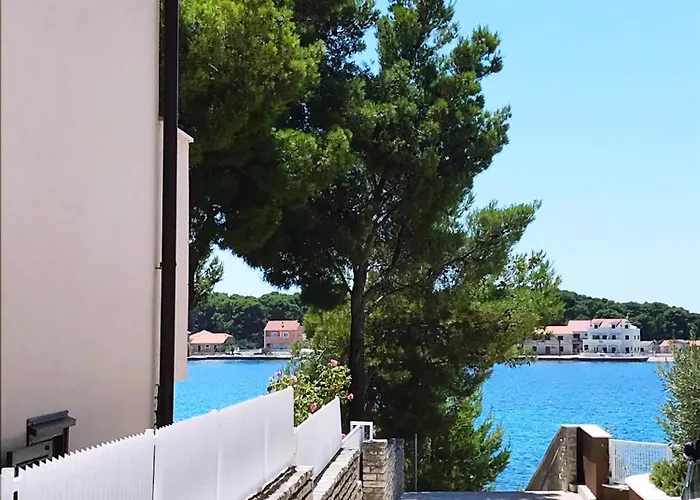 Belak Brodarica (Sibenik-Knin)